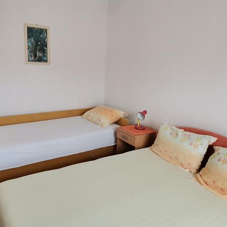 Apartments Radonic ฮวาร์ ห้อง รูปภาพ