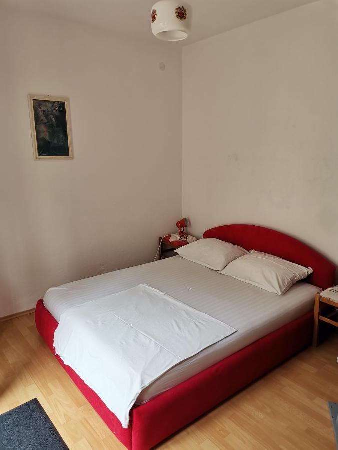 Apartments Radonic ฮวาร์ ภายนอก รูปภาพ