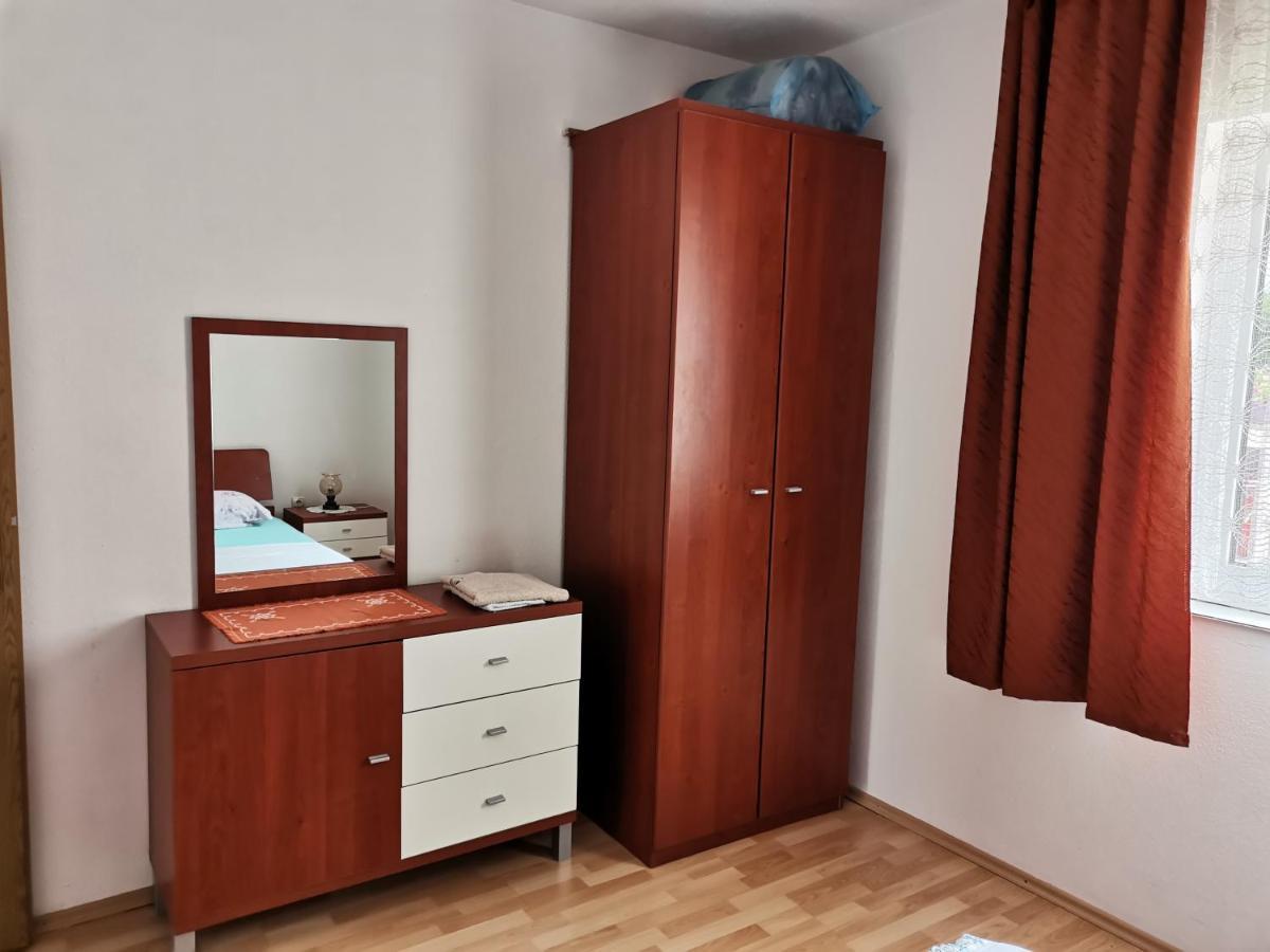Apartments Radonic ฮวาร์ ภายนอก รูปภาพ