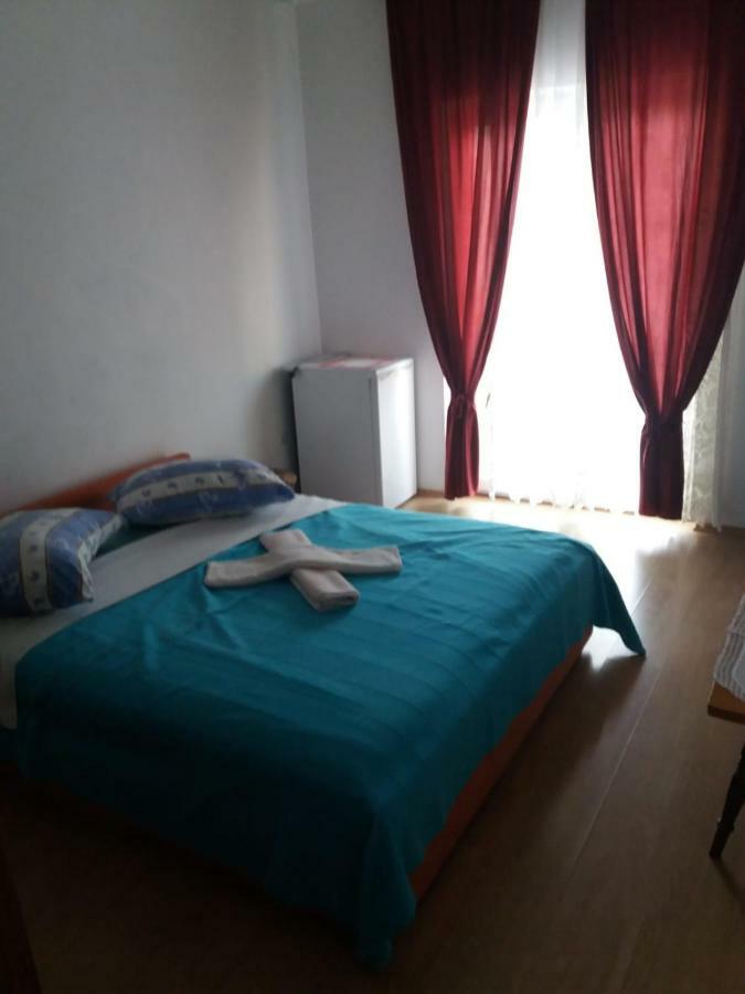 Apartments Radonic ฮวาร์ ภายนอก รูปภาพ